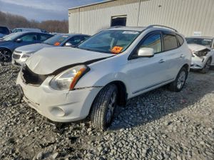 Nissan Rogue S 2.5L 4 2013