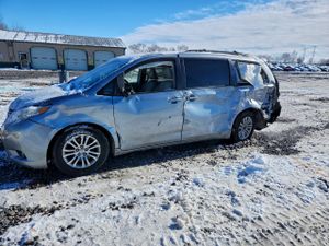 Toyota Sienna XLE 3.5L 6 2012