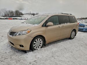 Toyota Sienna XLE 3.5L 6 2013