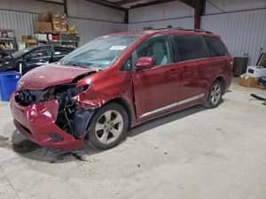 Toyota Sienna LE 3.5L 6 2012