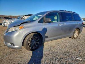 Toyota Sienna LE 3.5L 6 2015
