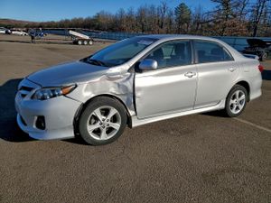 Toyota Corolla BASE 1.8L 4 2013