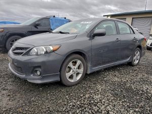 Toyota Corolla BASE 1.8L 4 2013