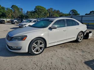 Volkswagen Passat SEL 2.0L 4 2013