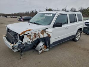Jeep Patriot LATITUDE 2.4L 4 2015