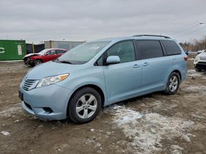 Toyota Sienna LE 3.5L 6 2015