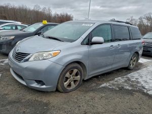 Toyota Sienna LE 3.5L 6 2013
