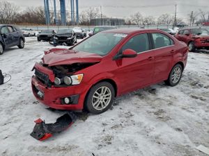 Chevrolet Aveo (Sonic) LT 1.8L 4 2015