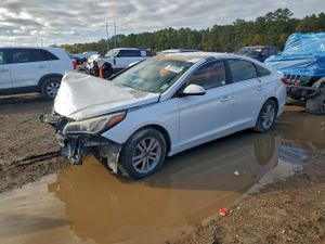 Hyundai Sonata SE 2.4L 4 2015