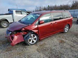 Toyota Sienna LE 3.5L 6 2011