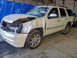 GMC Yukon DENALI 6.2L 8 2011