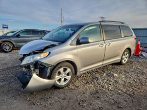 Toyota Sienna LE 3.5L 6 2013