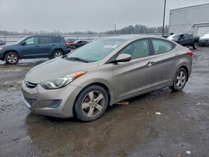 Hyundai Elantra GLS 1.8L 4 2013