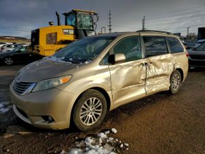 Toyota Sienna XLE 3.5L 6 2011
