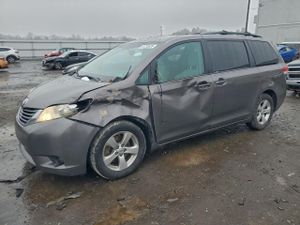 Toyota Sienna LE 3.5L 6 2013