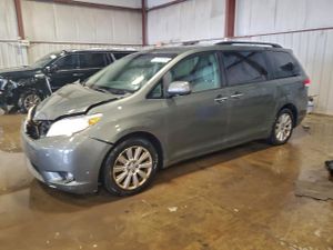 Toyota Sienna XLE 3.5L 6 2011