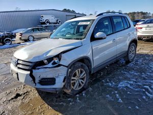 Volkswagen Tiguan S 2.0L 4 2015