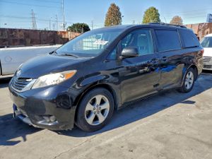 Toyota Sienna LE 3.5L 6 2015