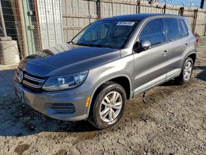 Volkswagen Tiguan S 2.0L 4 2012