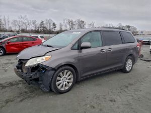 Toyota Sienna XLE 3.5L 6 2013