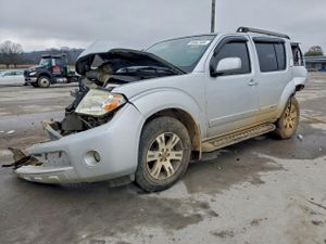 Nissan Pathfinder S 4.0L 6 2012