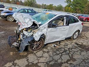 Ford Focus SE 2.0L 4 2015