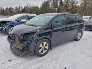 Toyota Sienna LE 3.5L 6 2011