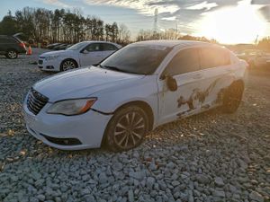 Chrysler 200 TOURING 2.4L 4 2013
