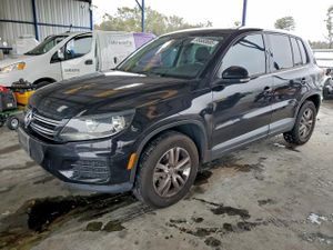 Volkswagen Tiguan S 2.0L 4 2013