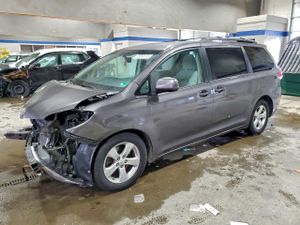 Toyota Sienna LE 3.5L 6 2011