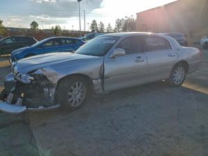 Lincoln Town Car SIGNATURE LIMITED 4.6L 8 2010