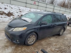Toyota Sienna XLE 3.5L 6 2012