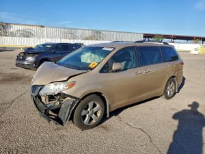 Toyota Sienna LE 3.5L 6 2011