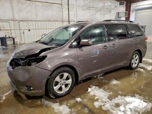 Toyota Sienna LE 3.5L 6 2013