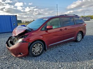 Toyota Sienna XLE 3.5L 6 2013
