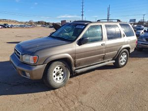 Nissan Pathfinder LE 3.5L 6 2001