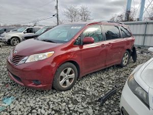 Toyota Sienna LE 3.5L 6 2015