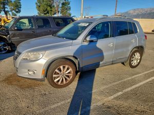 Volkswagen Tiguan S 2.0L 4 2011
