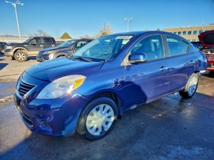 Nissan Versa S 1.6L 4 2013