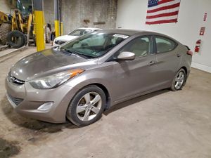 Hyundai Elantra GLS 1.8L 4 2013