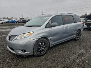 Toyota Sienna XLE 3.5L 6 2014