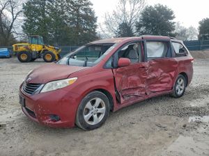Toyota Sienna LE 3.5L 6 2011