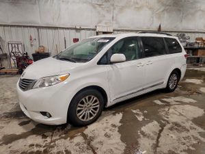 Toyota Sienna XLE 3.5L 6 2013