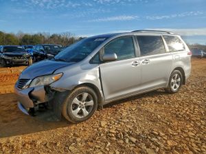 Toyota Sienna LE 3.5L 6 2012