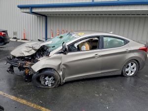 Hyundai Elantra GLS 1.8L 4 2013