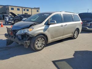 Toyota Sienna XLE 3.5L 6 2015
