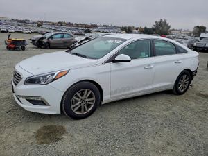 Hyundai Sonata SE 2.4L 4 2015