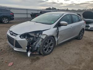 Ford Focus SE 2.0L 4 2014