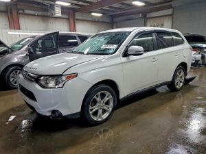 Mitsubishi Outlander SE 2.4L 4 2014