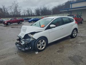 Ford Focus SE 2.0L 4 2014